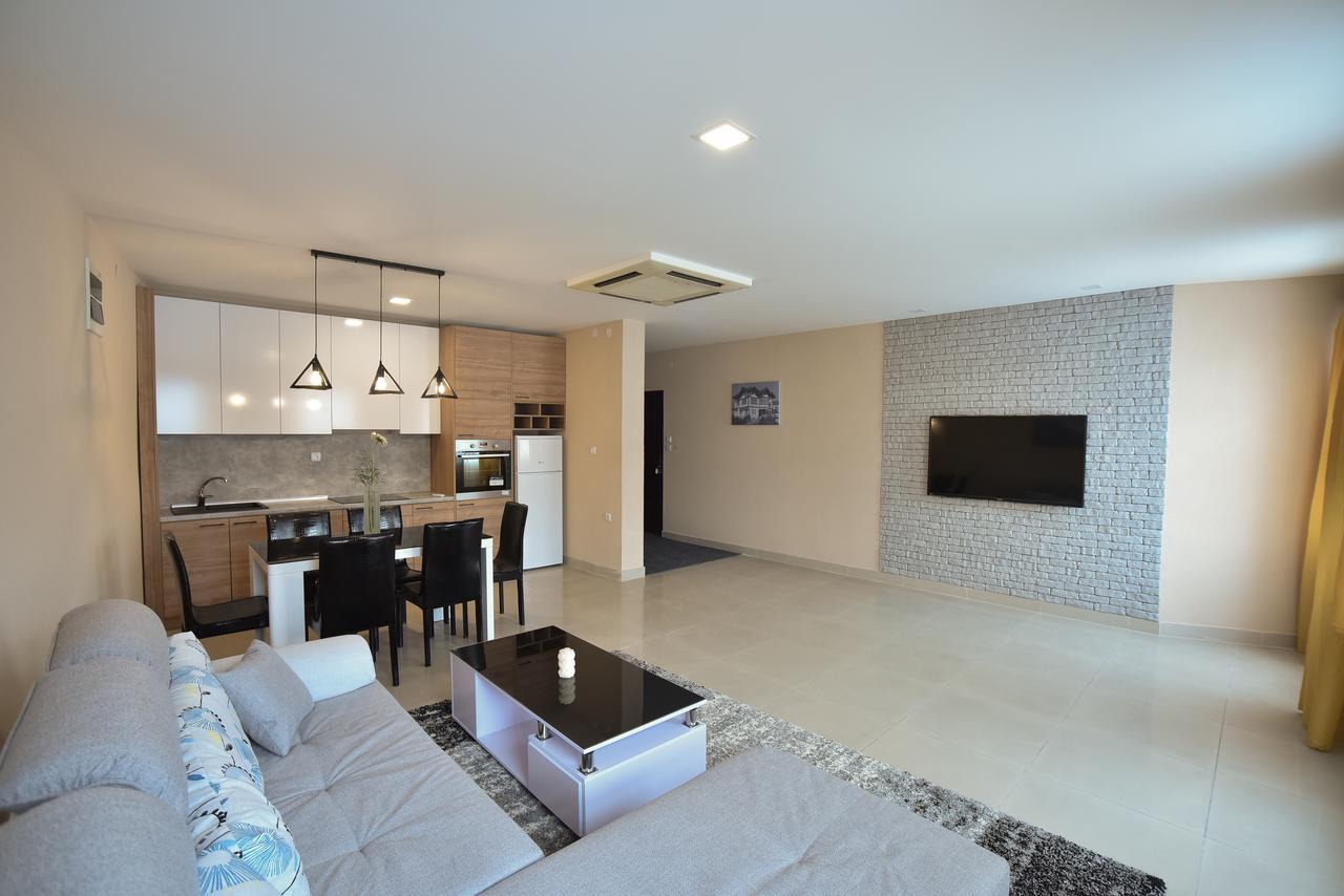 City Center Apartments Pirot Exteriör bild