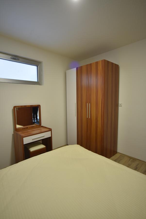 City Center Apartments Pirot Exteriör bild