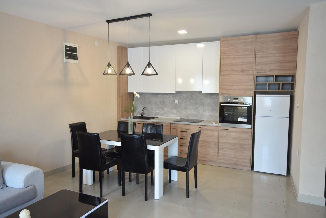 City Center Apartments Pirot Exteriör bild