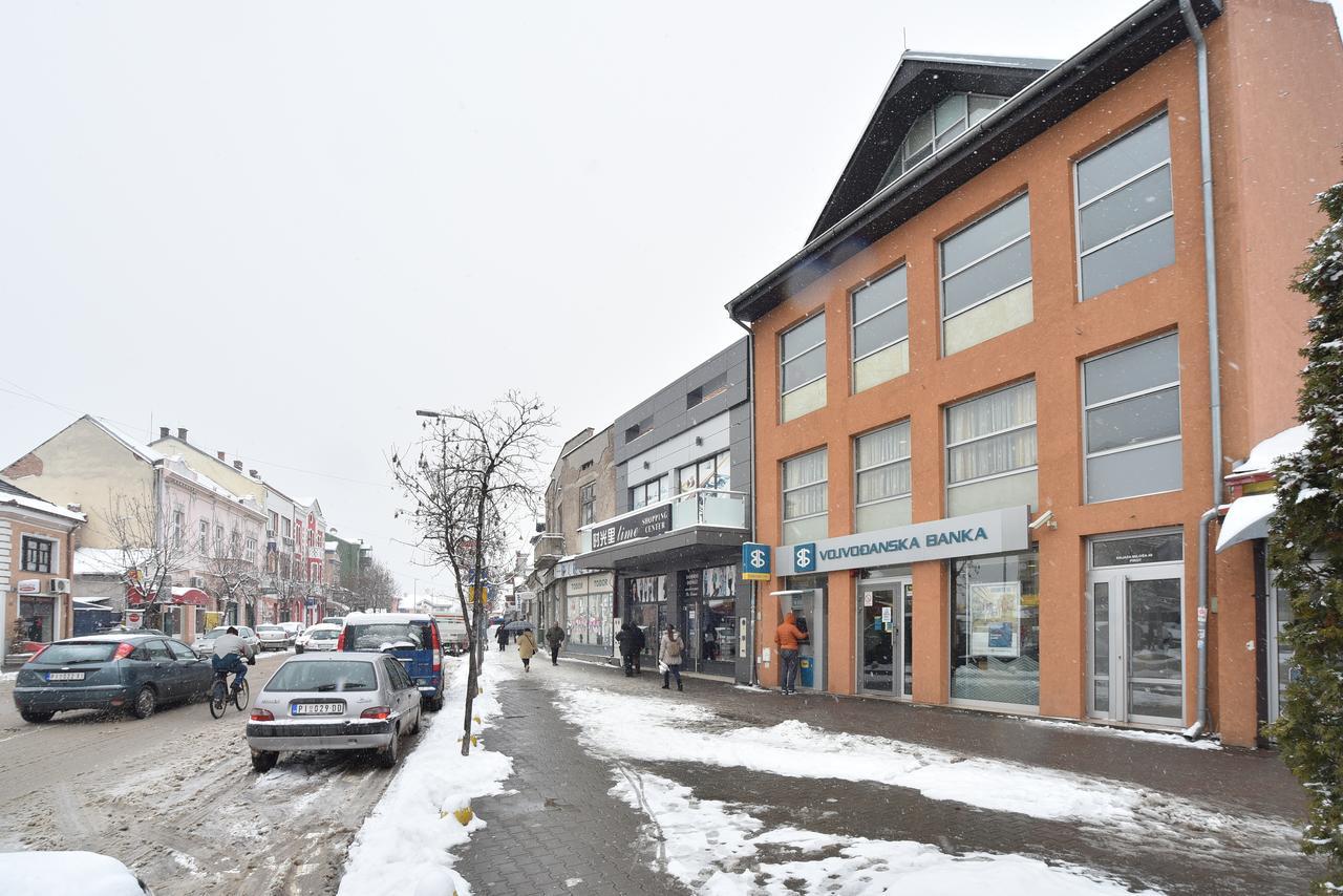City Center Apartments Pirot Exteriör bild
