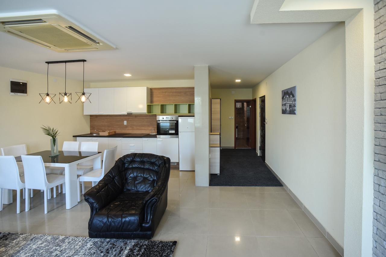 City Center Apartments Pirot Exteriör bild