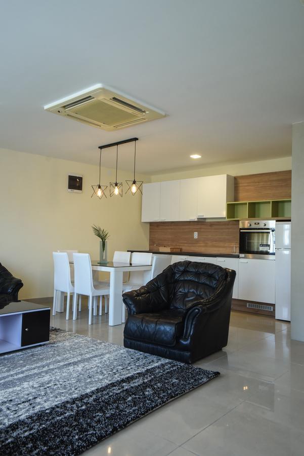 City Center Apartments Pirot Exteriör bild