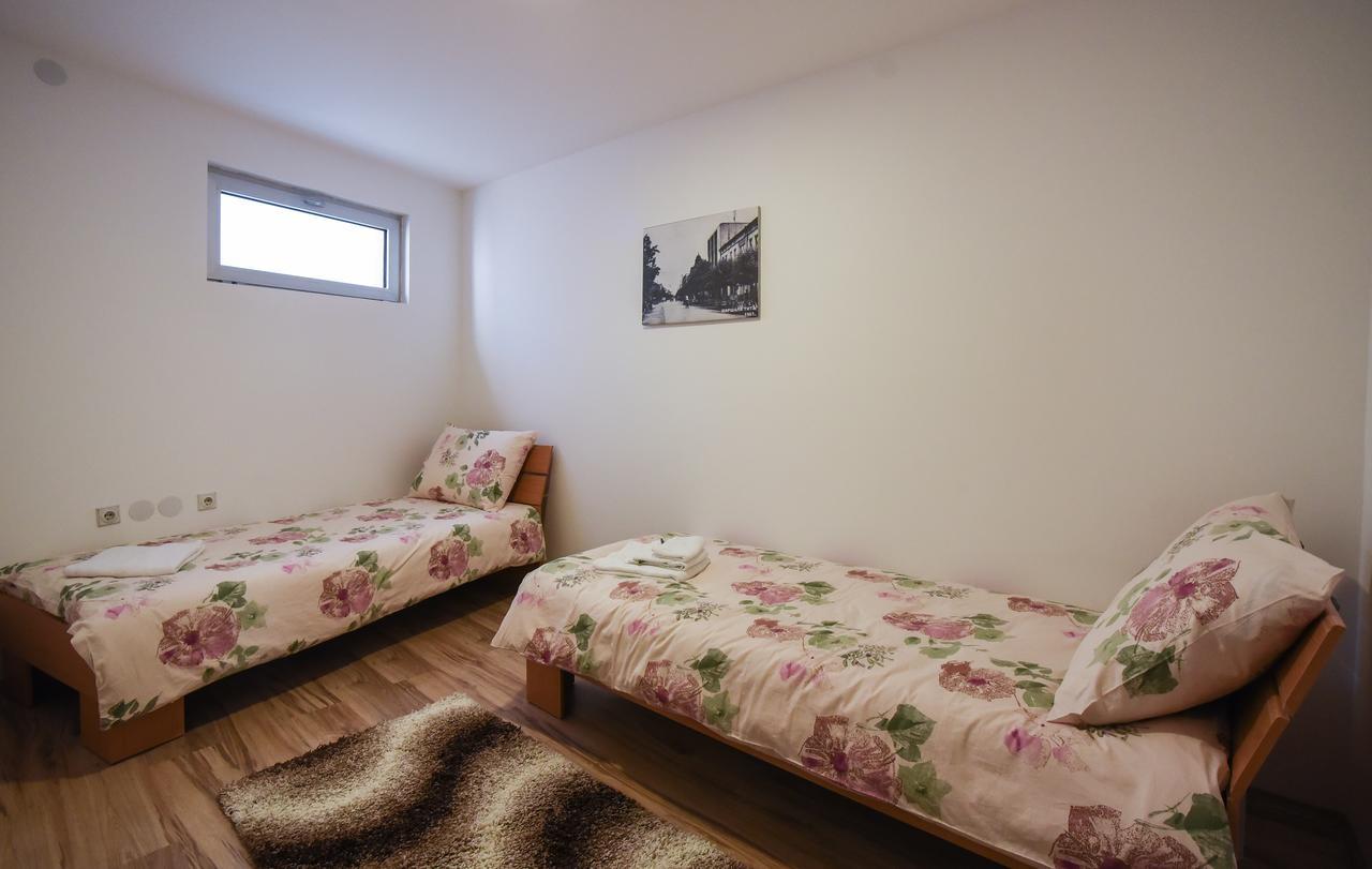 City Center Apartments Pirot Exteriör bild
