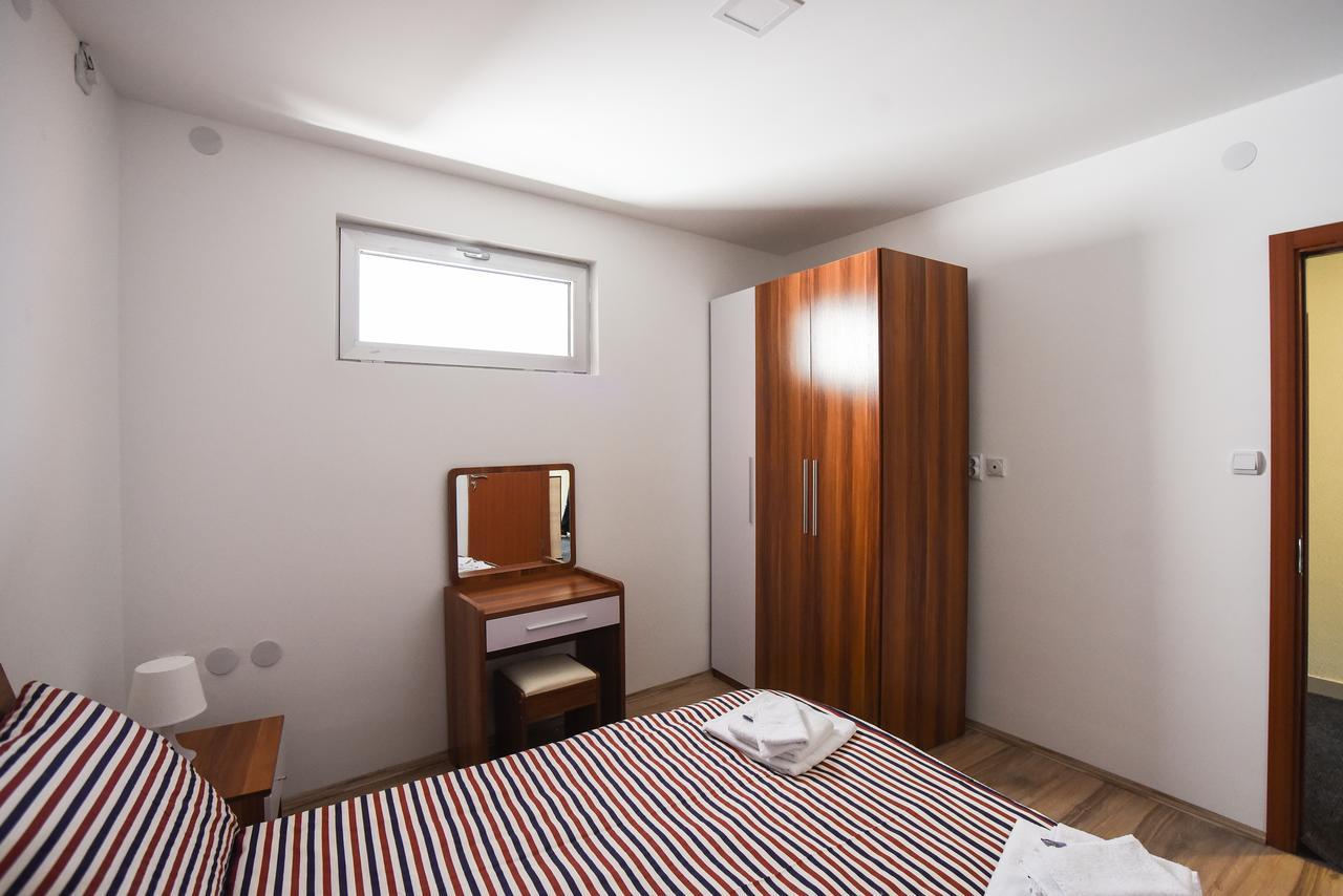 City Center Apartments Pirot Exteriör bild