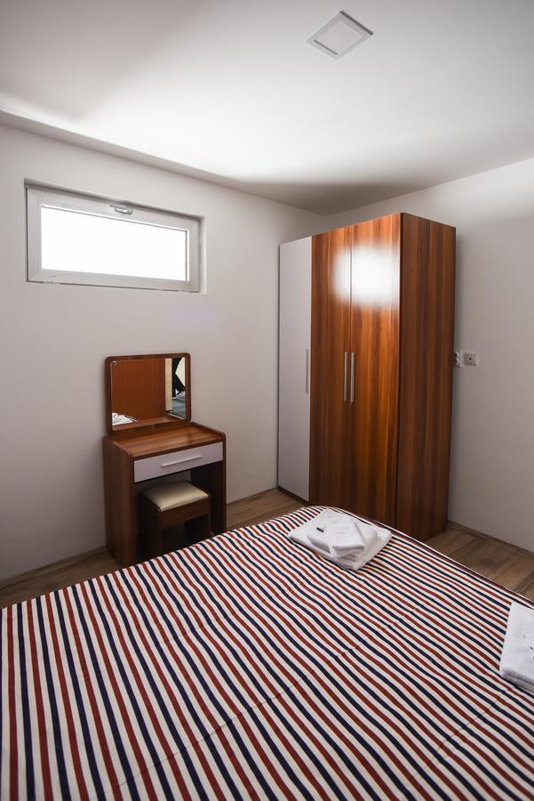 City Center Apartments Pirot Exteriör bild