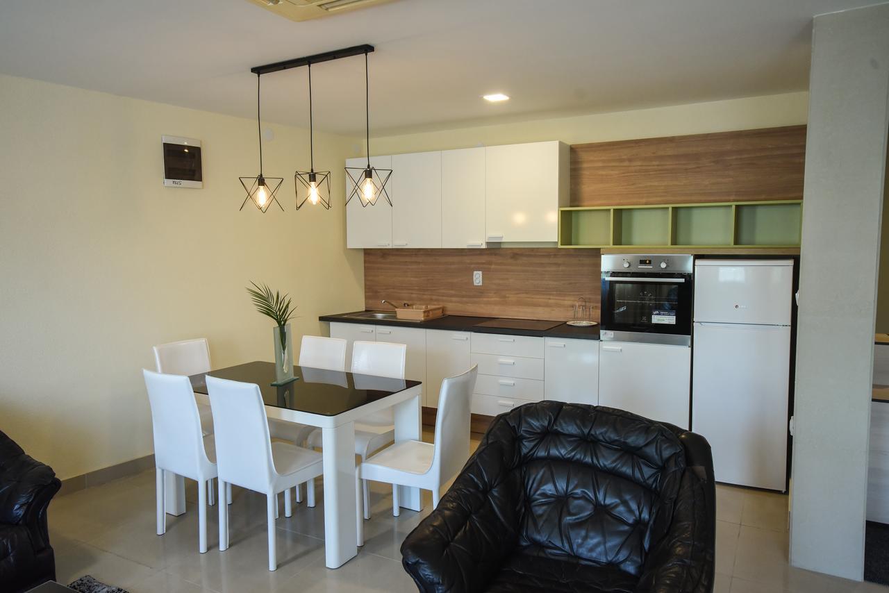 City Center Apartments Pirot Exteriör bild