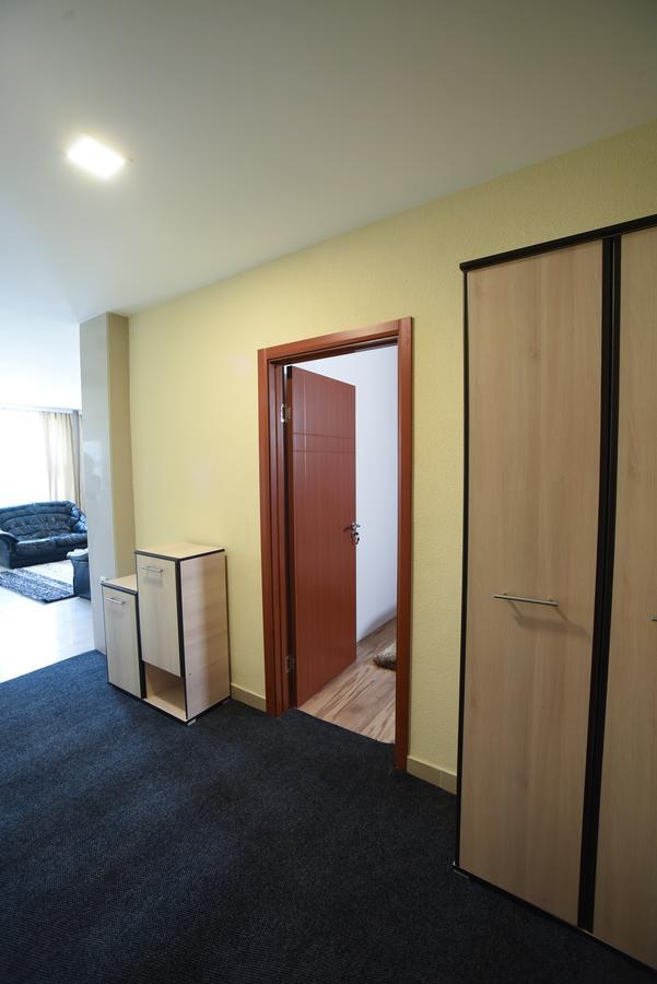 City Center Apartments Pirot Exteriör bild
