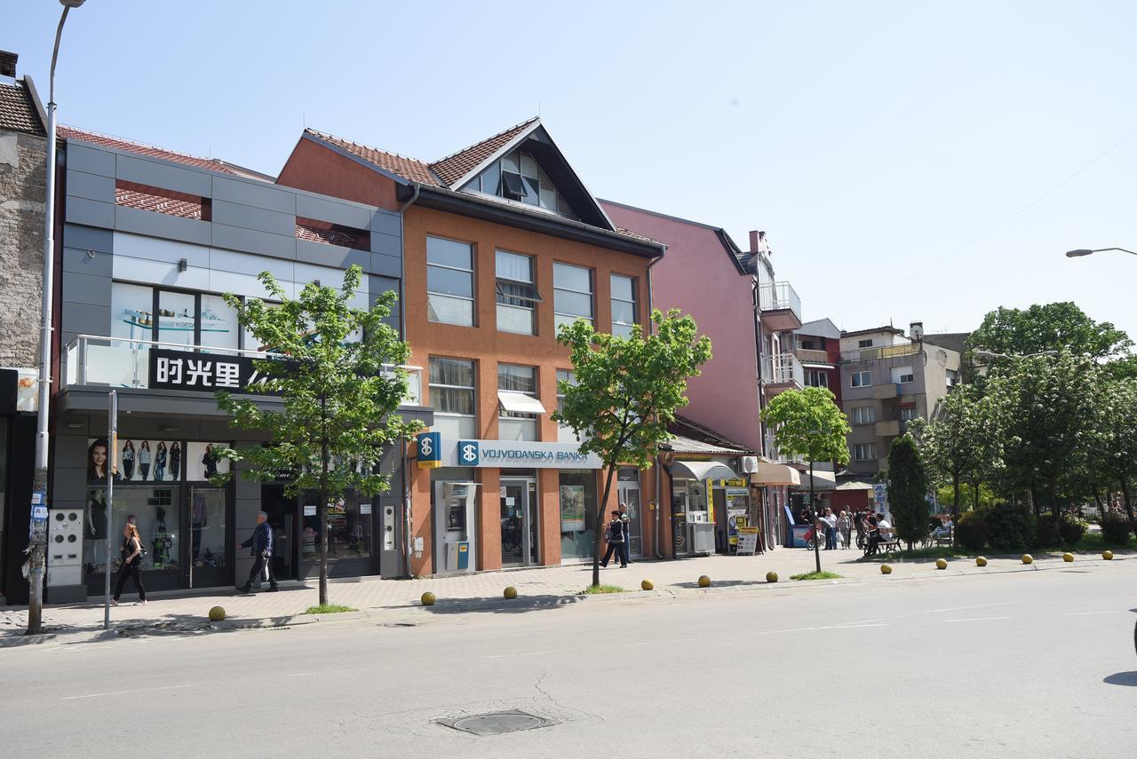 City Center Apartments Pirot Exteriör bild