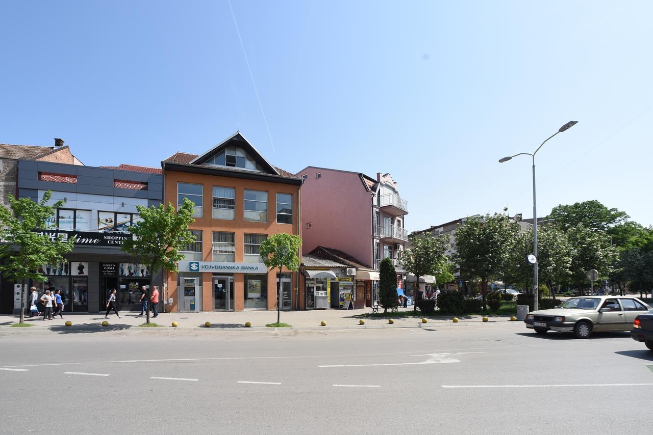 City Center Apartments Pirot Exteriör bild