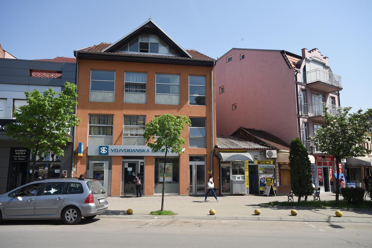 City Center Apartments Pirot Exteriör bild