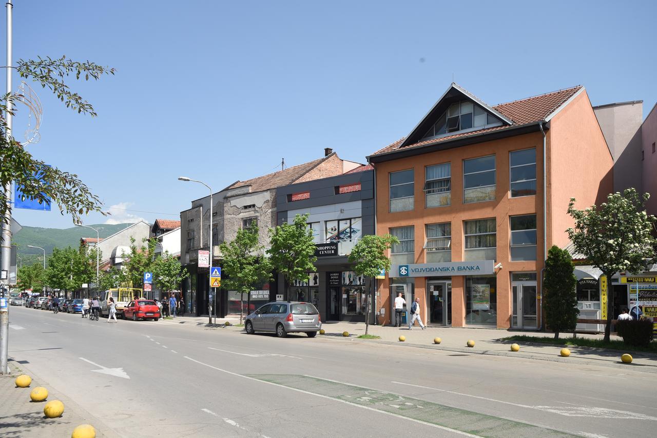 City Center Apartments Pirot Exteriör bild