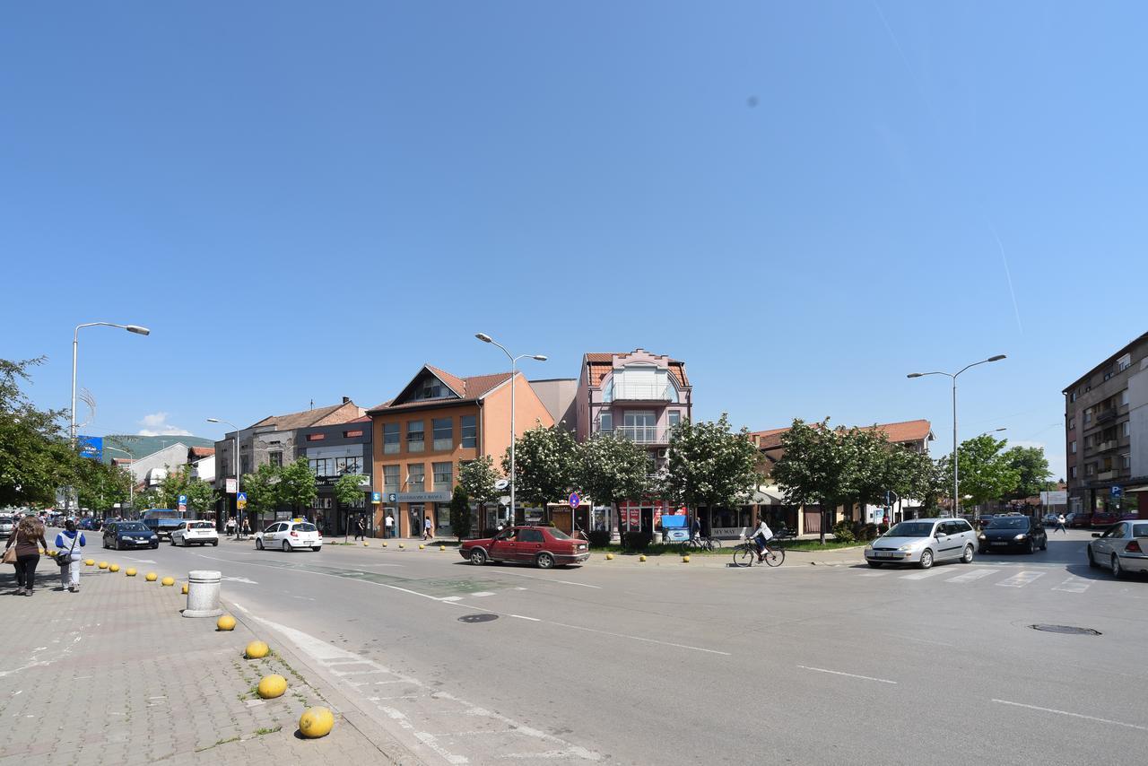 City Center Apartments Pirot Exteriör bild