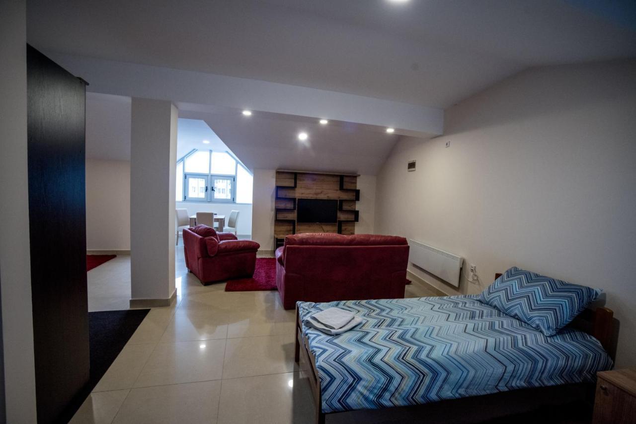 City Center Apartments Pirot Exteriör bild