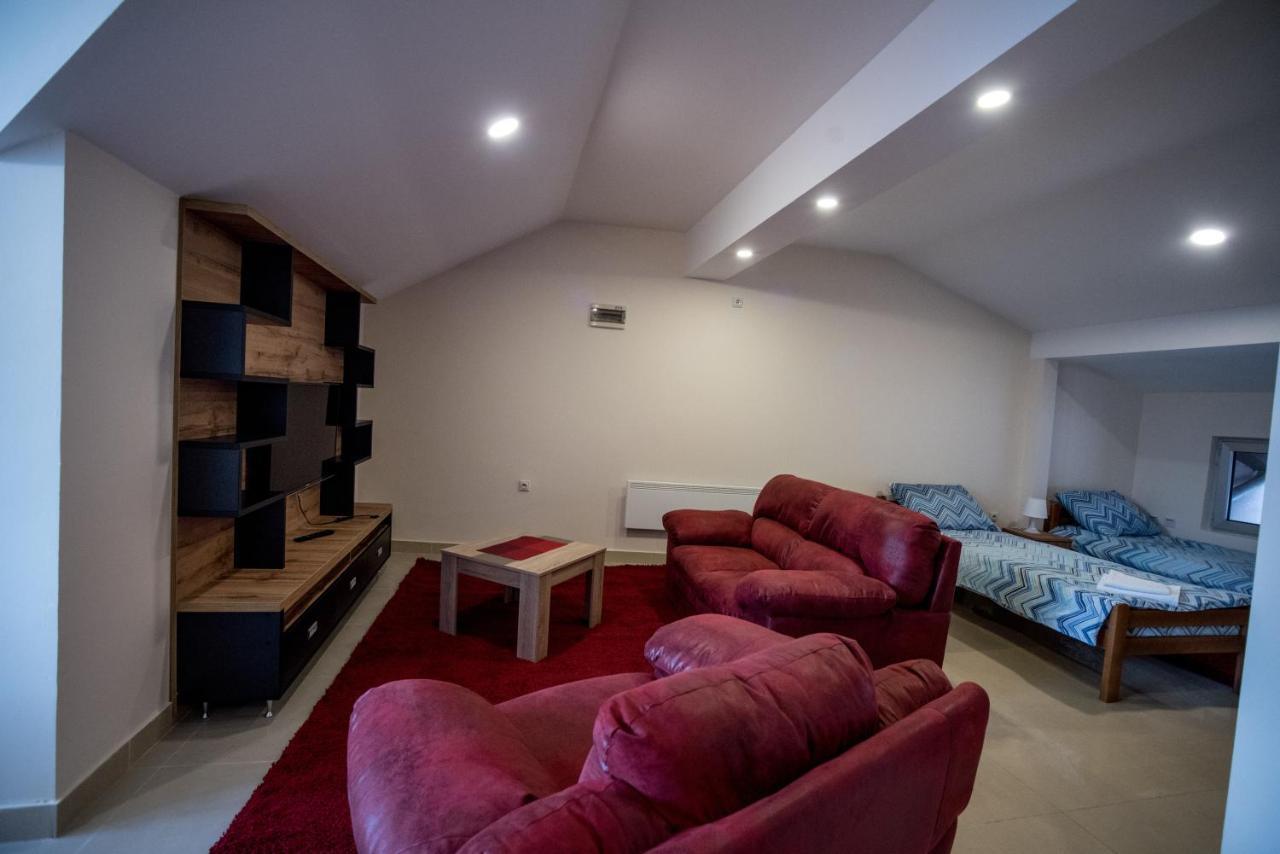 City Center Apartments Pirot Exteriör bild