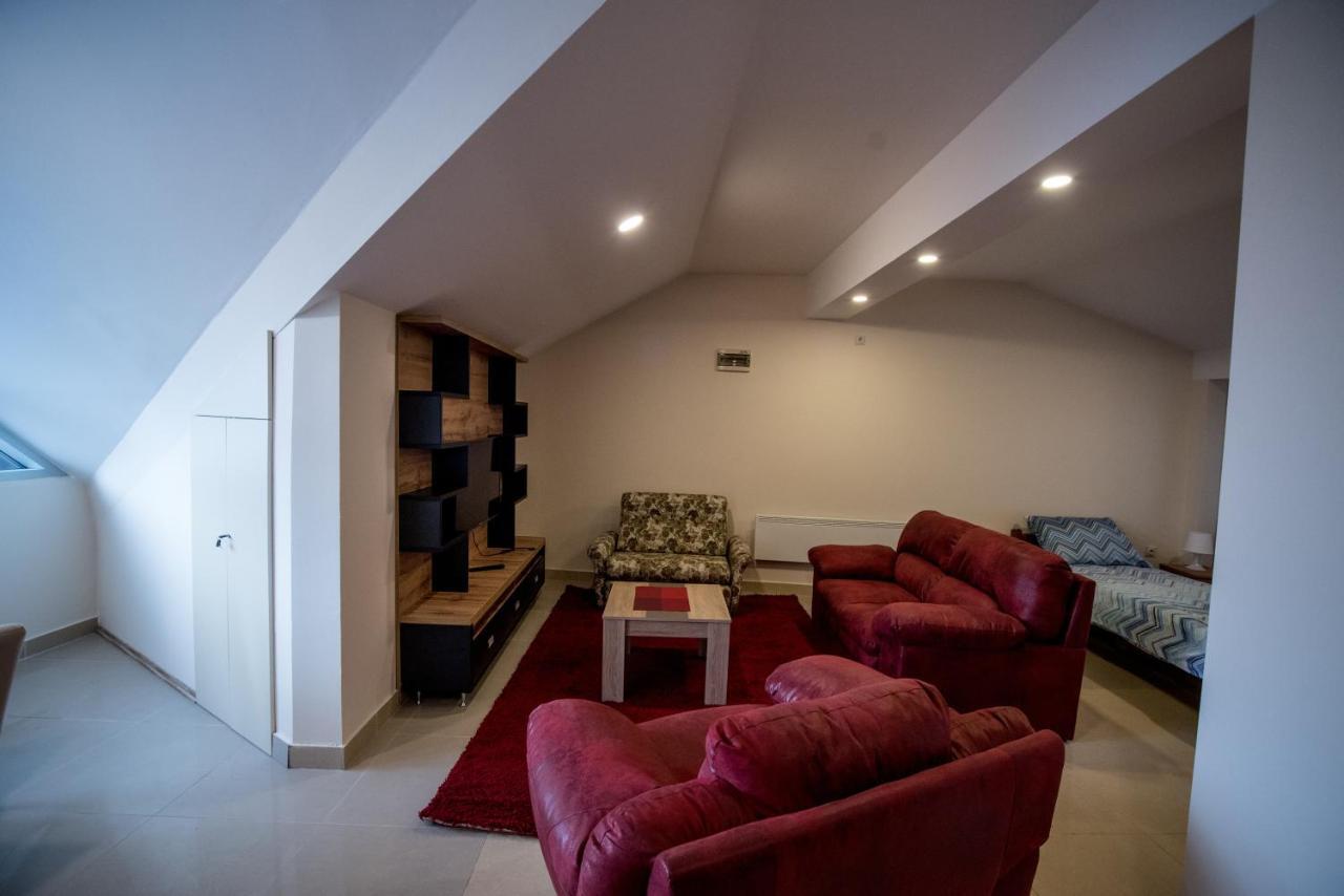 City Center Apartments Pirot Exteriör bild